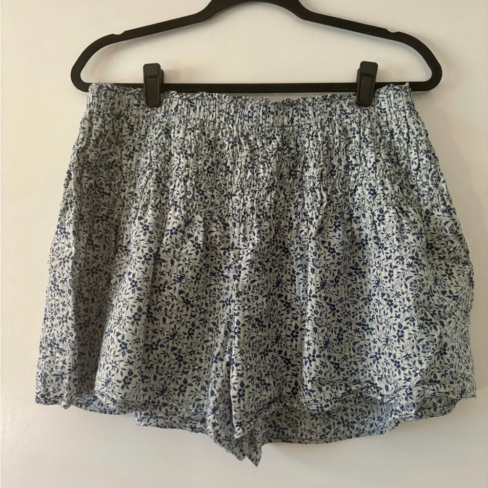 Madewell Glassware Blue Pull-On Smocked Shorts Jr. Size Large - Picture 2 of 9